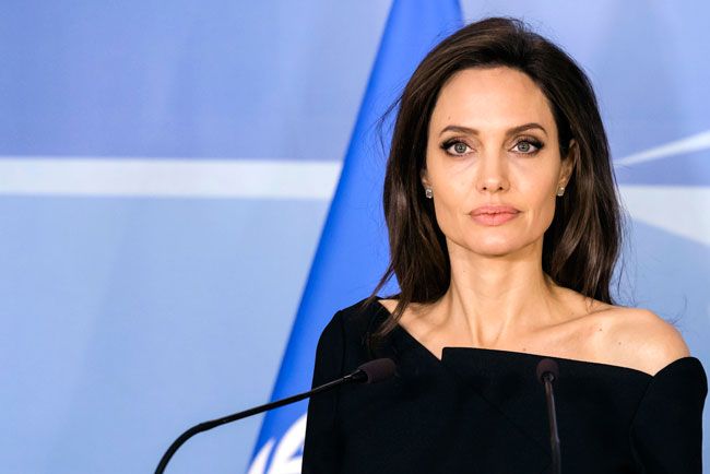 Angelina Jolie en su encuentro con el Secretario General de la OTAN