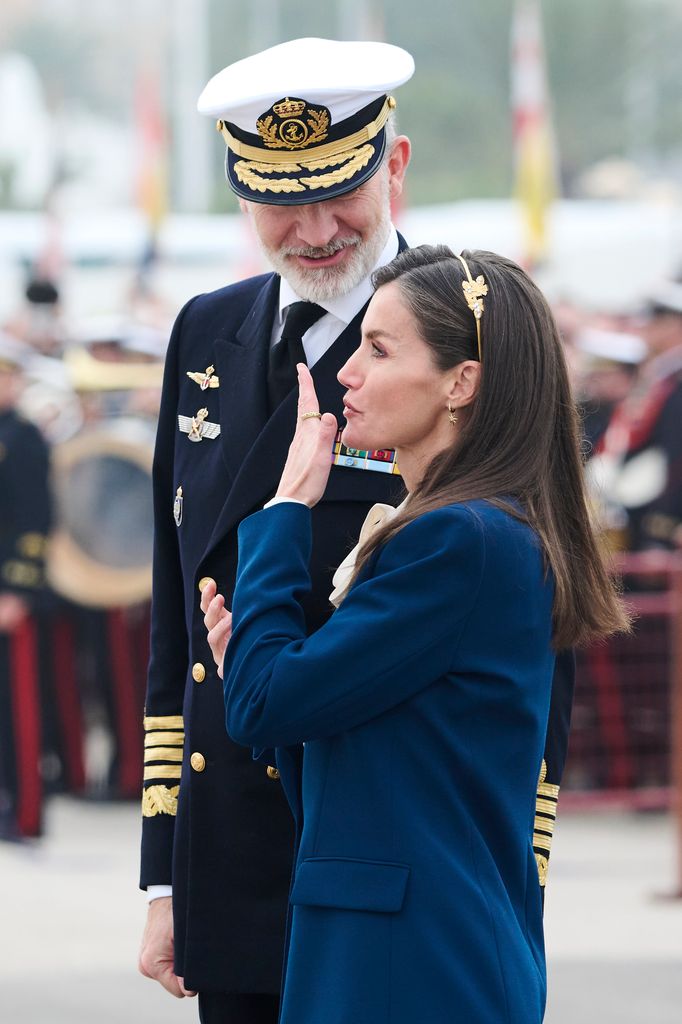 Emocionada hasta las lágrimas, doña Letizia se ha despedido de su hija mayor a quien no verá durante los siguientes seis meses