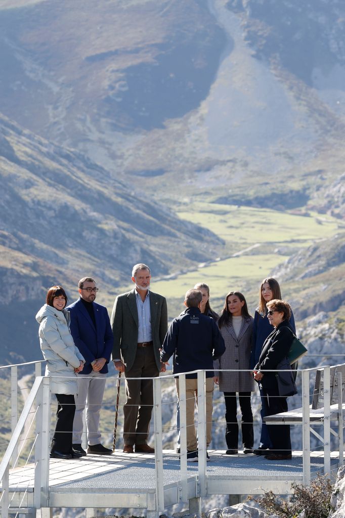 Familia real en el mirador de Sotres, en su visita como Pueblo Ejemplar 2024