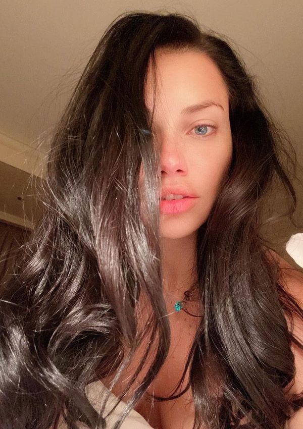 adriana-lima-natural