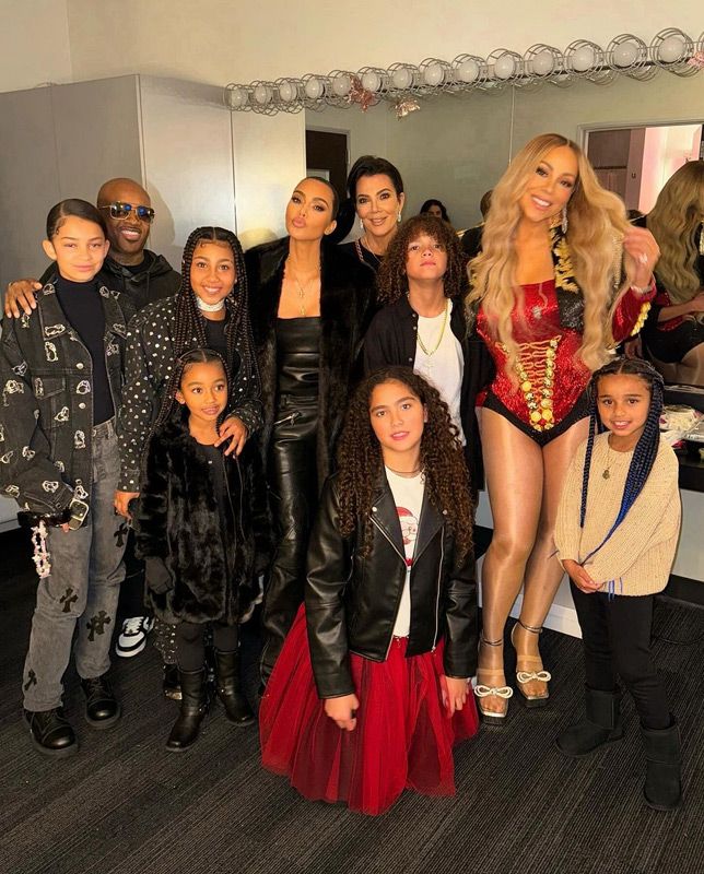 Kim Kardashian junto a su familia asistiendo a uno de los conciertos de Mariah Carey