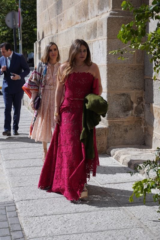 Invitados llegan a la boda