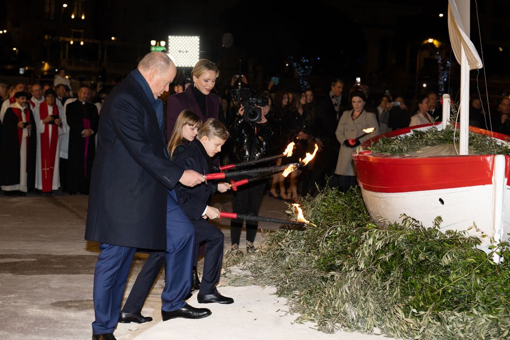 ALBERTO Y CHARLENE CELEBRAN JUNTO A SUS HIJOS LA CEREMINIA DE SAINTE DEVOTE EN MÓNACO 