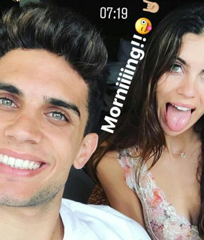 Marc Bartra y Melissa Jiménez