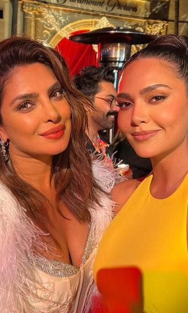 Esha Gupta y la también actriz india Priyanka Chopra.