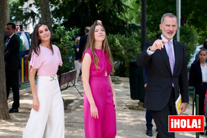 La reina Letizia con la infanta Sofía y el rey Felipe