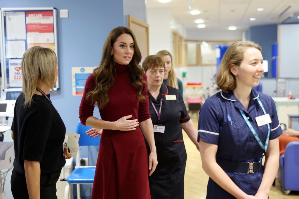 Kate Middleton visita el hospital en el que se trató de cáncer 