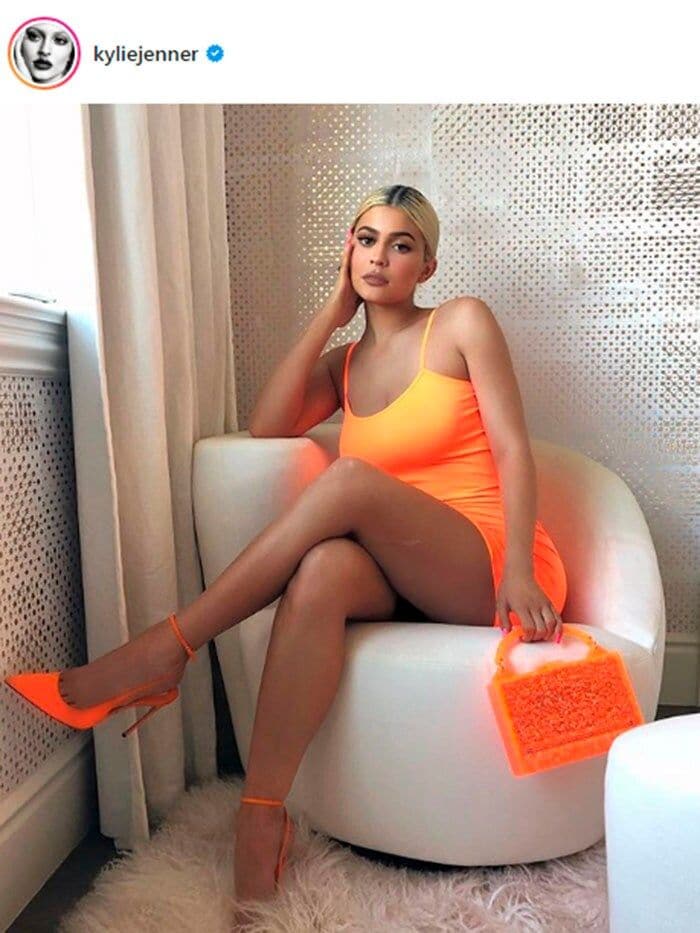 kylie jenner vestido neon sorella a