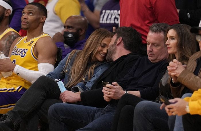 Ben Affleck y Jennifer Lopez en el baloncesto