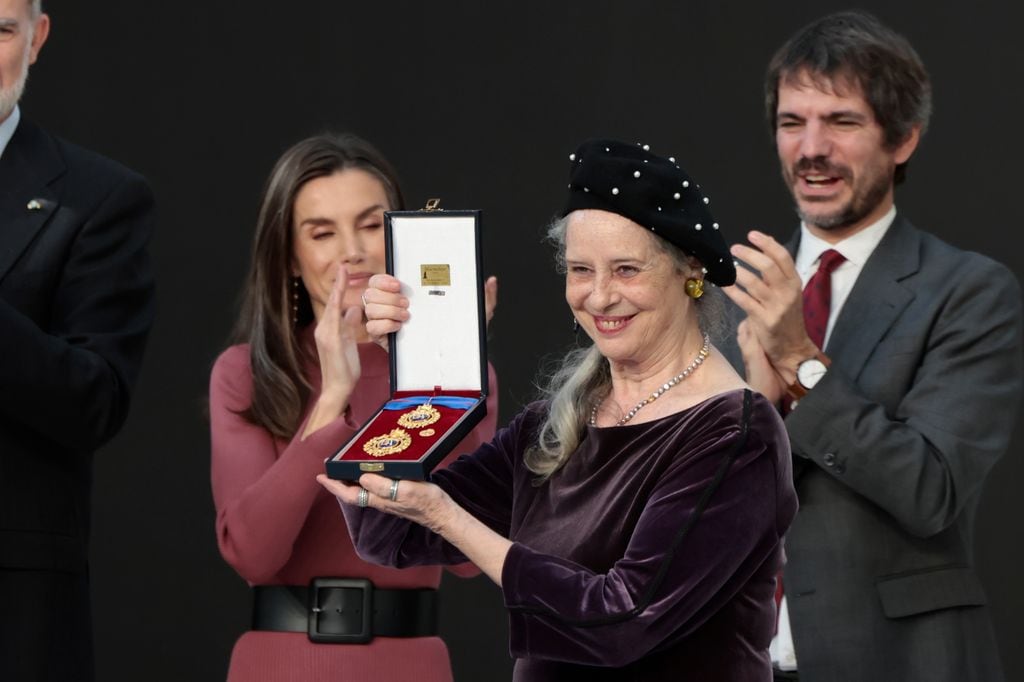 Vicky Peña recibe la Medalla de Oro a las Bellas Artes de manos de los Reyes