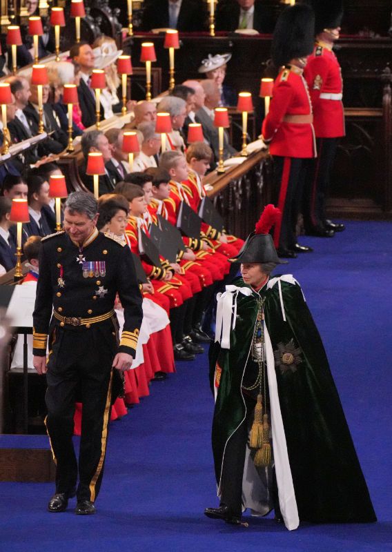 La princesa Ana y su marido Tim Laurence en la coronación de Carlos de Reino Unido