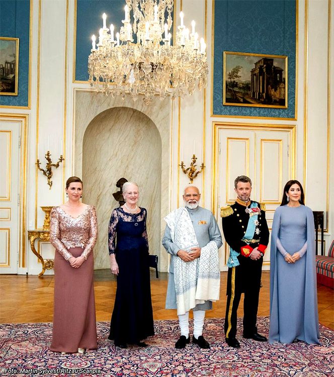 La Familia Real danesa con el primer ministro indio