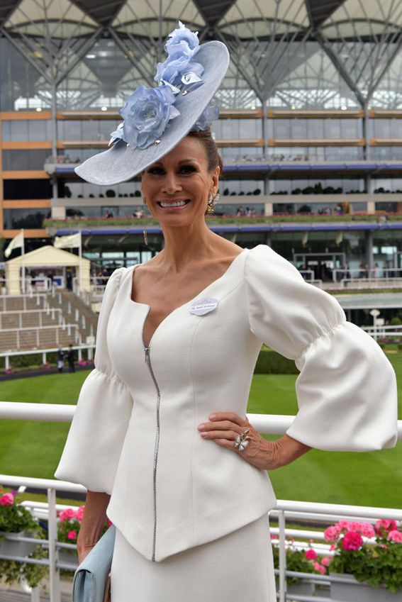 ascot_look010a