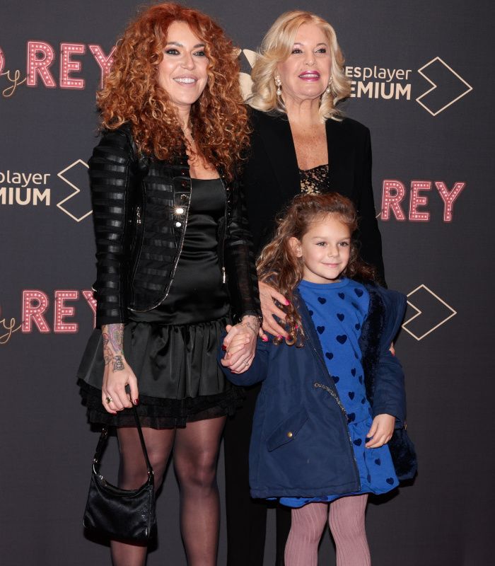 Sofía Cristo, Bárbara Rey y Noa Rollón en la premiere de 'Cristo y Rey'