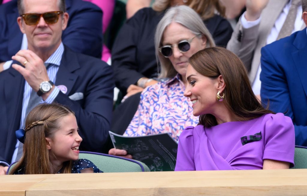 La princesa Charlotte viendo la final de Wimbledon con su madre, Kate Middleton, el 14 de julio de 2024
