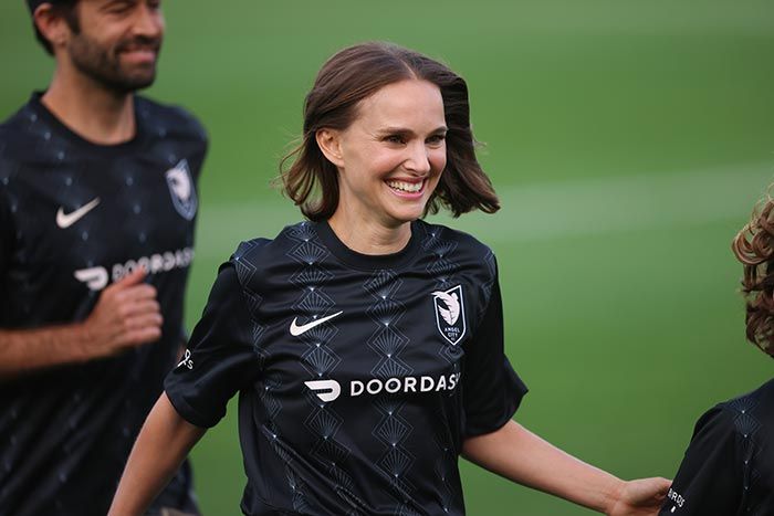 Natalie Portman es fundadora de un equipo de fútbol femenino, Ángel City