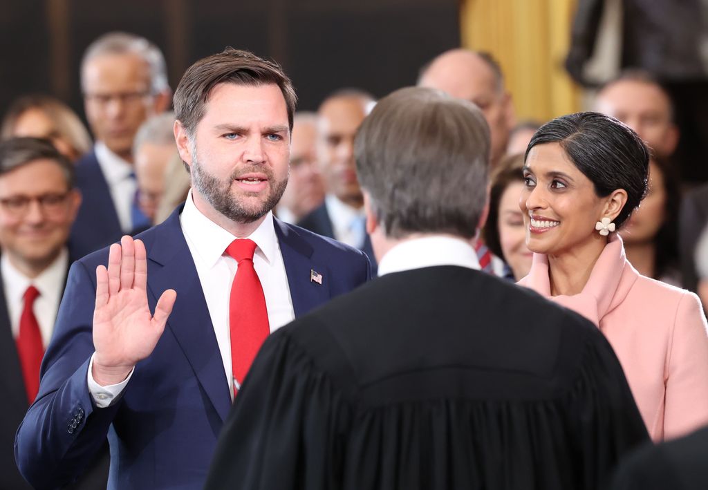 Usha Vance deslumbra en rosa en la investidura de Trump: el simbolismo de su look, el protagonismo de su hija y la polémica del nieto de JFK