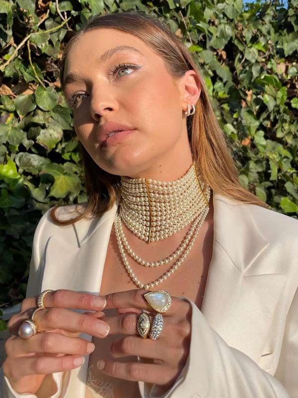 gigi-hadid-collar