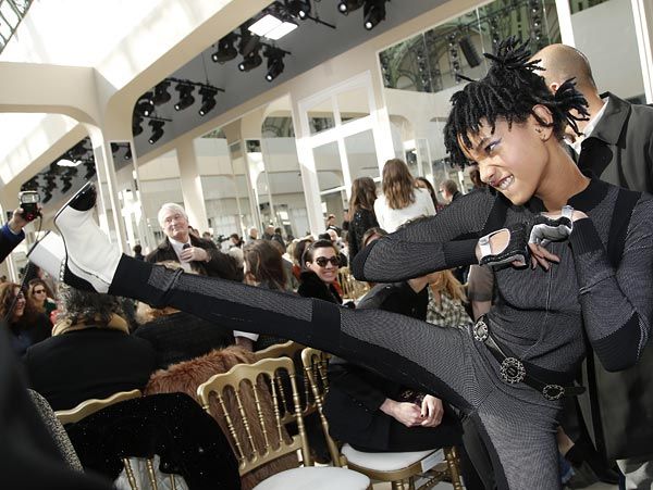 Willow Smith, en el desfile de Chanel otoño-invierno 2016-2017.