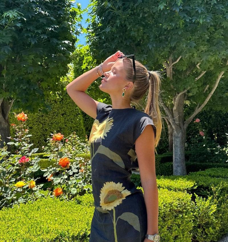 sofia richie vestido girasoles