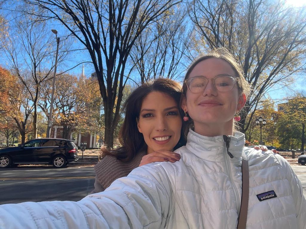 Lynda Lopez y Violett Affleck.