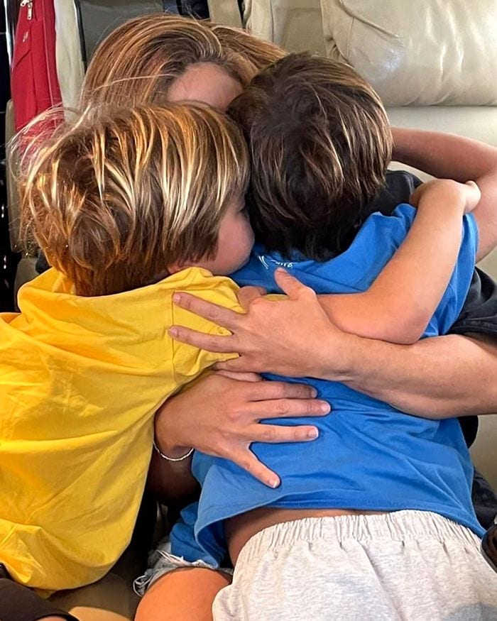 Milan y Sasha con su madre, Shakira