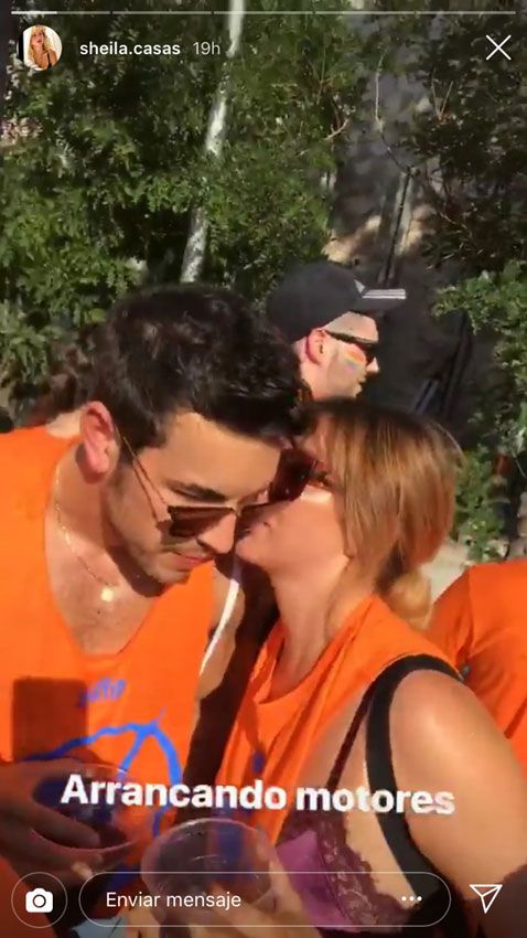 Blanca Suárez dando un beso a Mario Casas