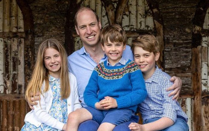 Príncipe de Gales y sus tres hijos