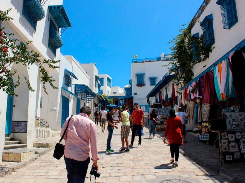 Calle_tiendas_Sidi_Bou_Said_tunez