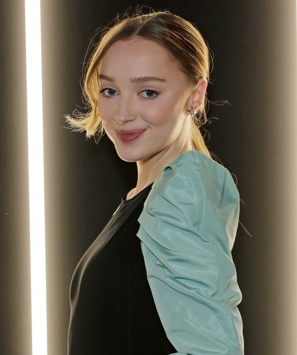 Phoebe Dynevor 