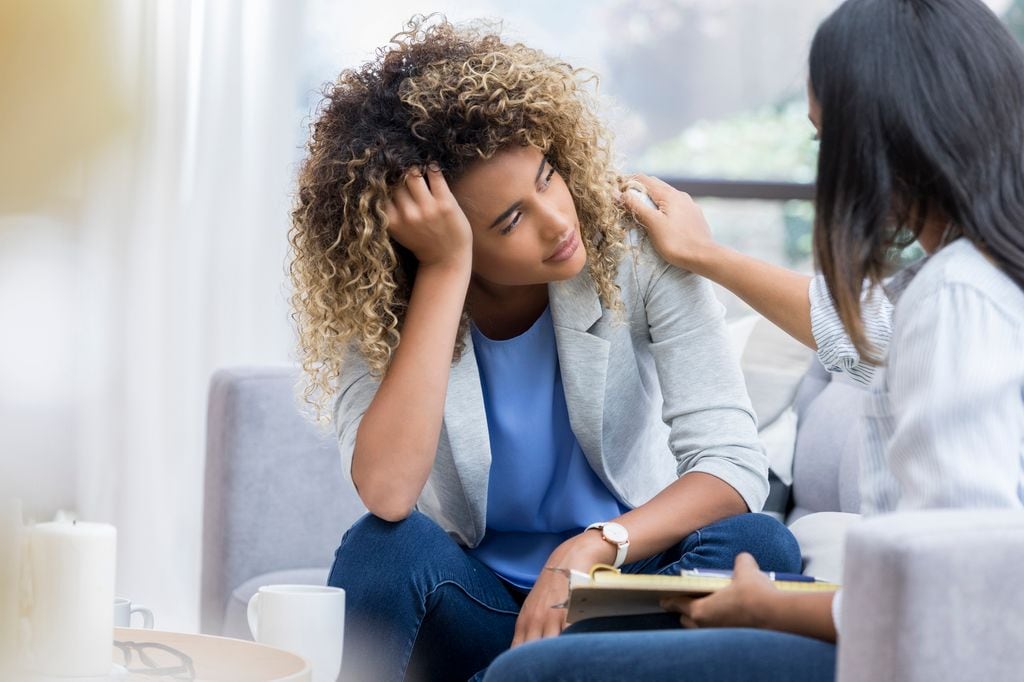 mujer en la consulta del psicólogo