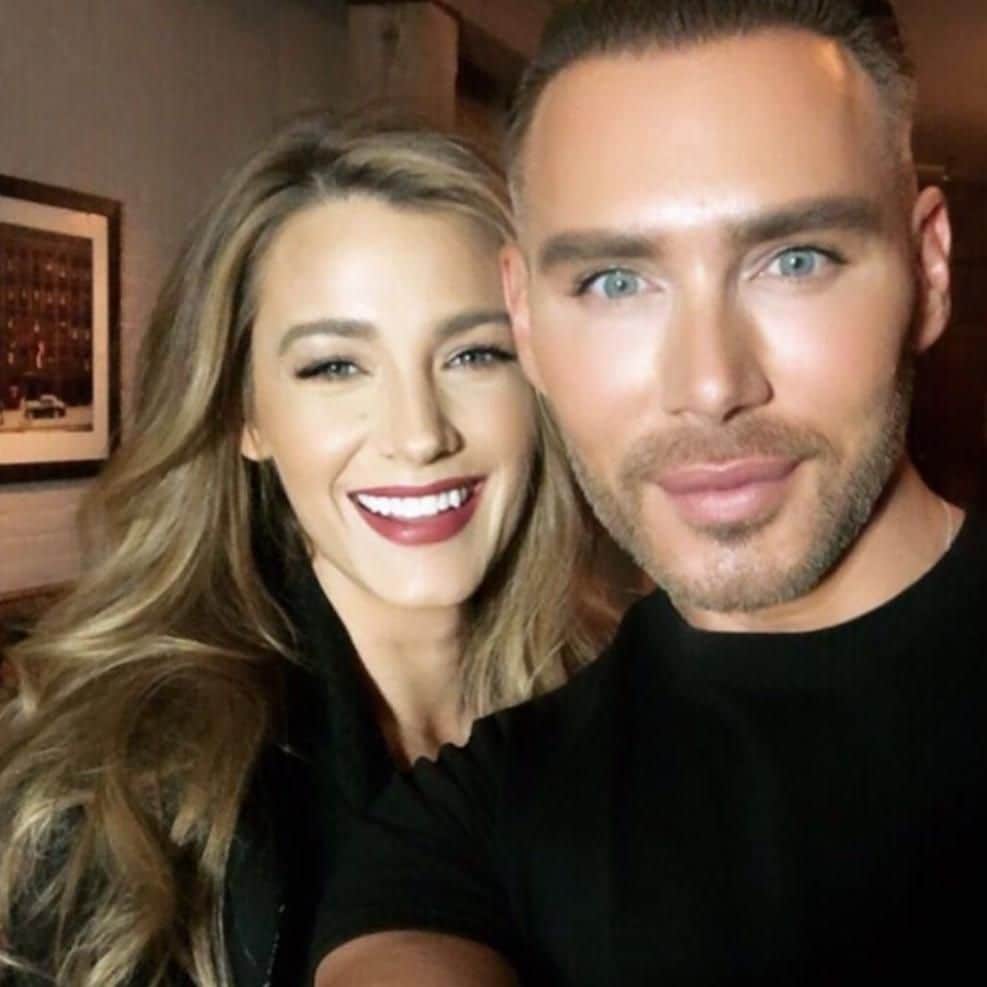 Blake Lively posa junto a su makeup artist