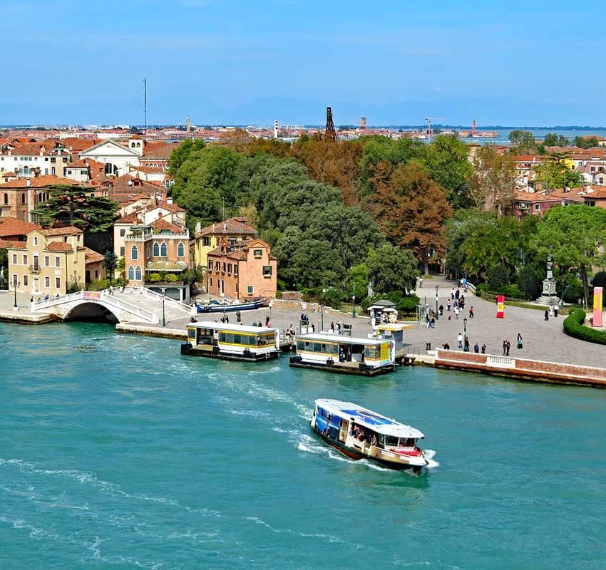 Vaporettos en Venecia