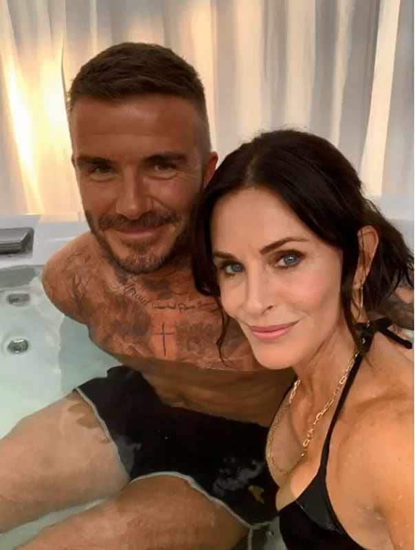 ¿Qué serie a unido a David Beckham y Courteney Cox... en un jacuzzi?