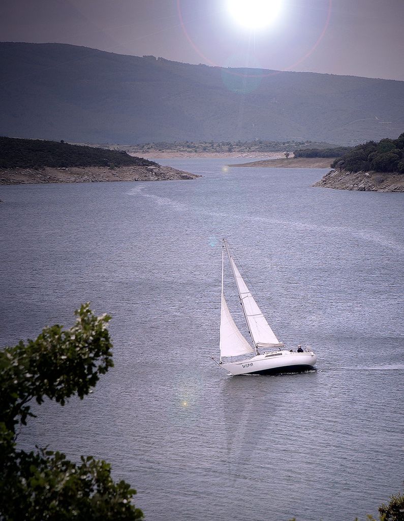 Navegar por el embalse de El Atazar