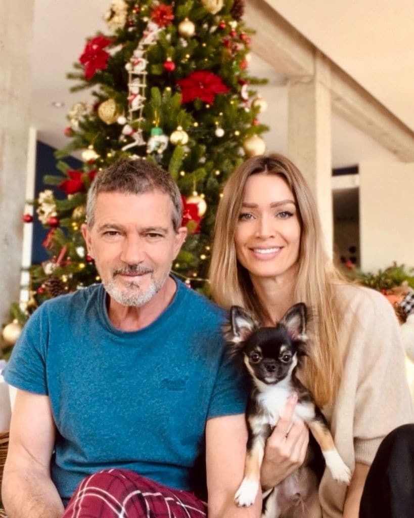 Antonio Banderas y Nicole Kimpel en su posado navideño