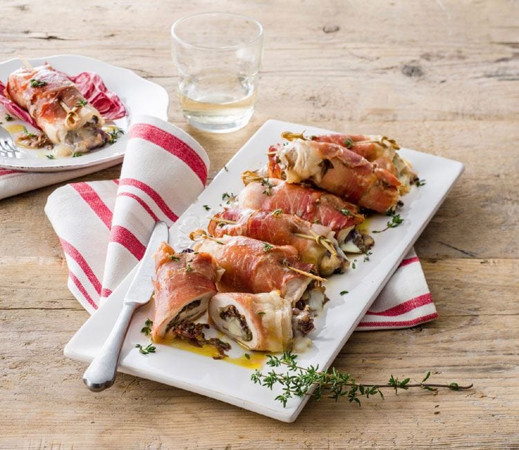 Rollitos de pavo y jamón rellenos de achicoria y queso