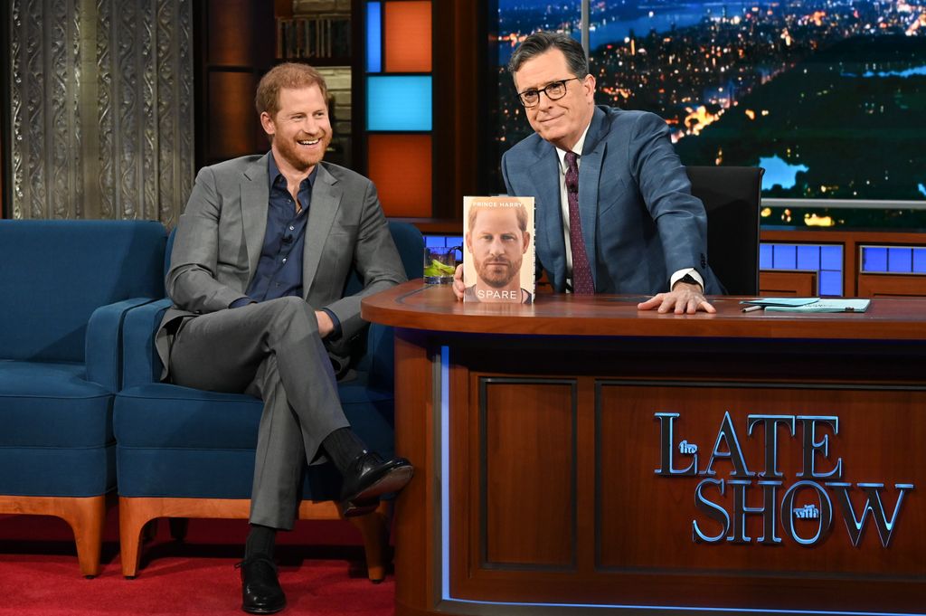 El príncipe Harry en 'The Late Show' con Stephen Colbert, presentando su libro