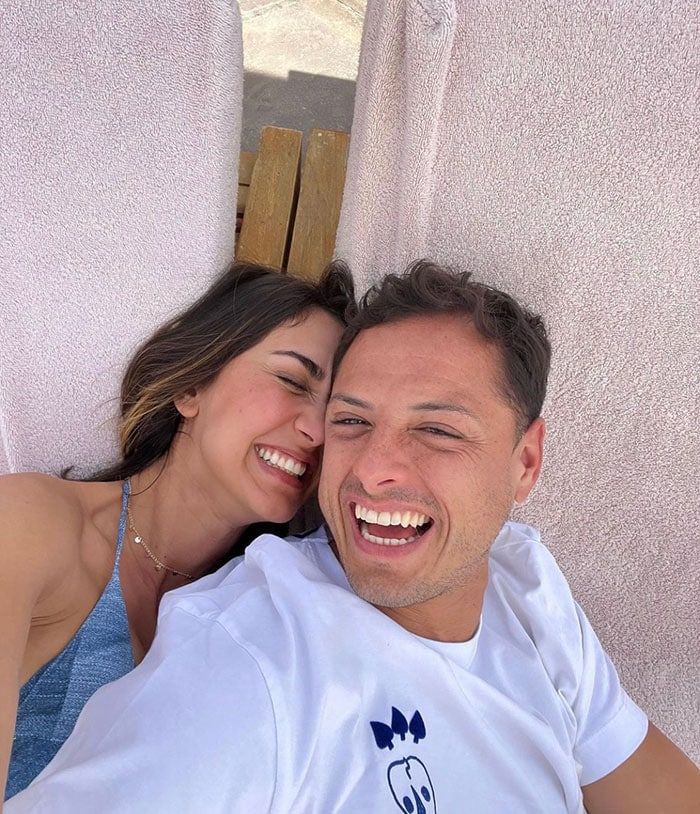 Chicharito y su novia 