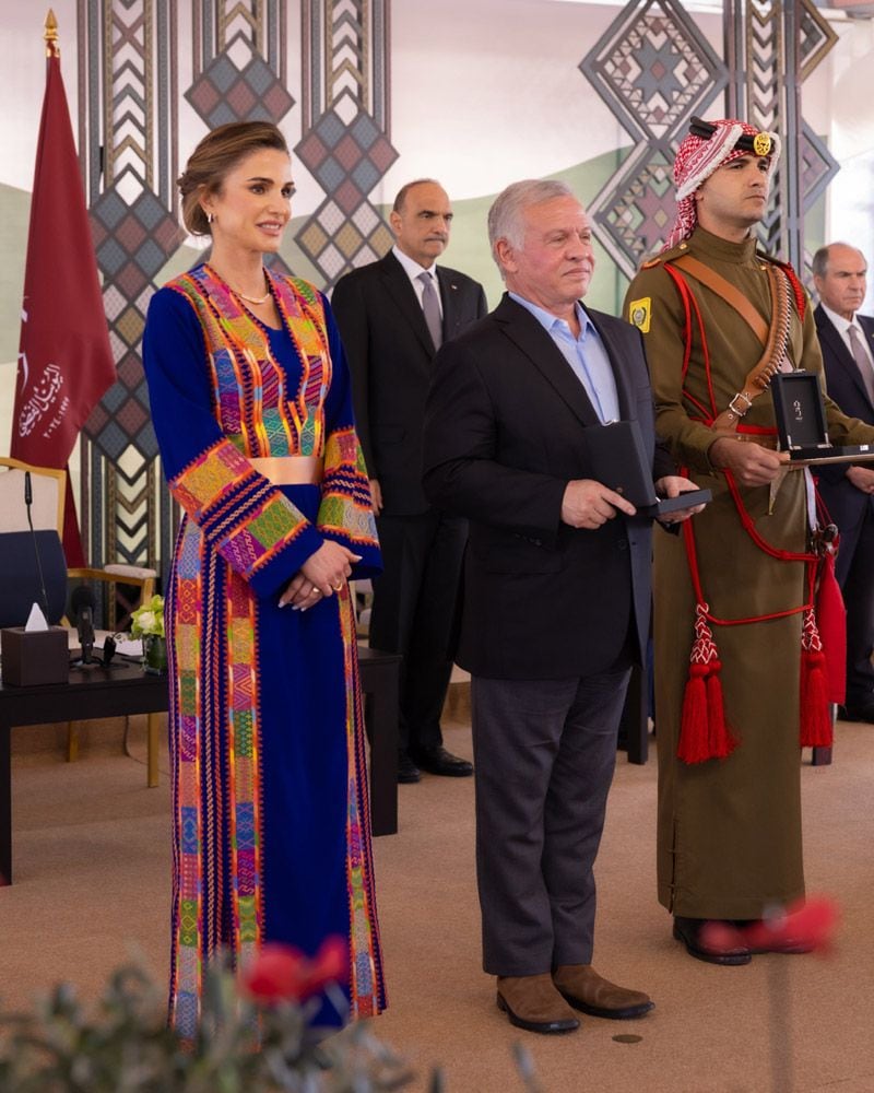 Reina Rania de Jordania look Irbid