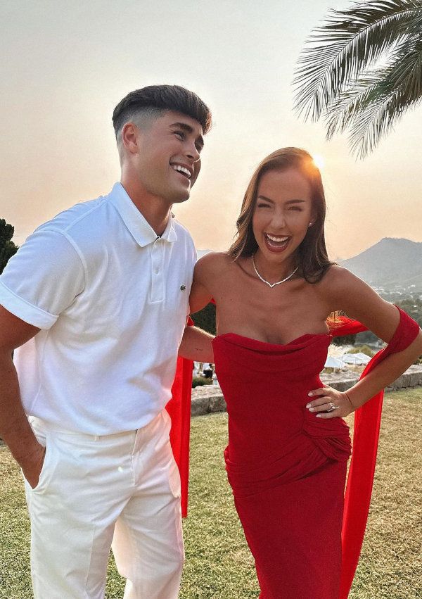 Paddy Noarbe con vestido rojo en la preboda con Marcos Llorente