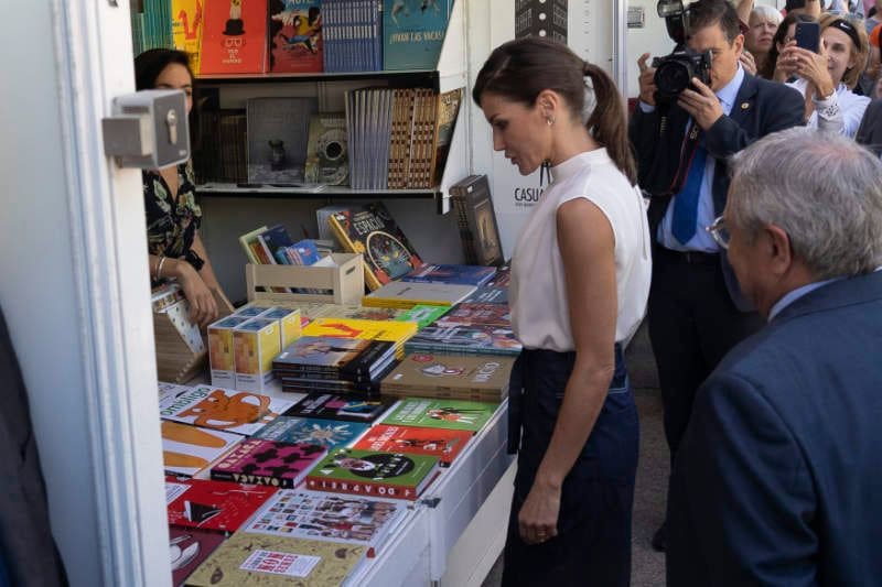 La reina Letizia en la Feria del Libro de Madrid