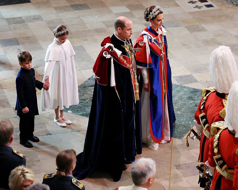 Los príncipes de Gales y sus hijos en la coronacion de Carlos III