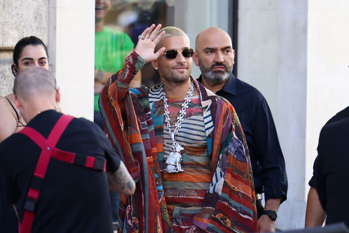 Maluma llegando a un desfile