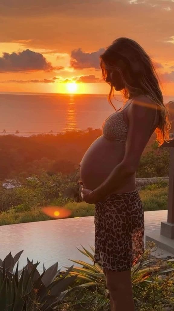 Gisele Bündchen presumió su embarazo ene sus redes sociales por primera vez.