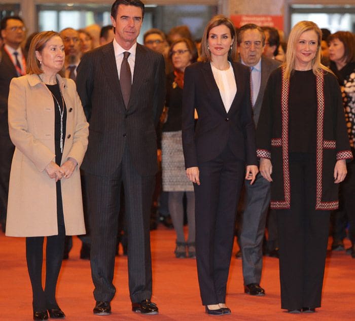 La Reina ha inaugurado Fitur en solitario, probablemente por coincidir con la ronda de contactos del Rey con los grupos políticos que han obtenido representación parlamentaria
