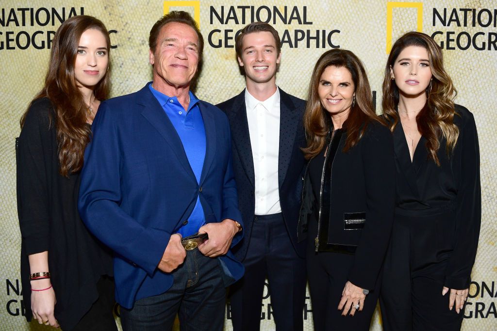 Christina Schwarzenegger, Arnold Schwarzenegger, Patrick Schwarzenegger, Maria Shriver and Katherine Schwarzenegger en un evento de National Geographics en 2017