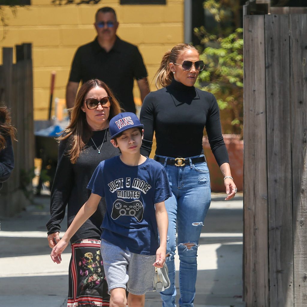 Jennifer Lopez y su hijo Max