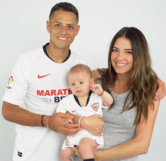 El hijo de Chicharito y Sarah Kohan, ¡un mini-futbolista adorable!