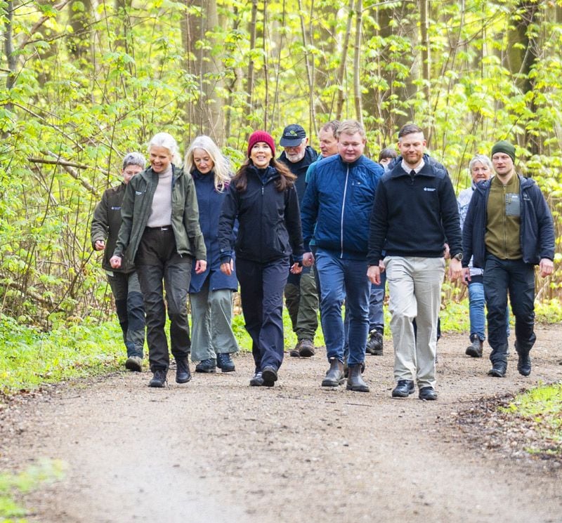 Mary de Dinamarca inaugura una ruta de senderismo en Hannenov